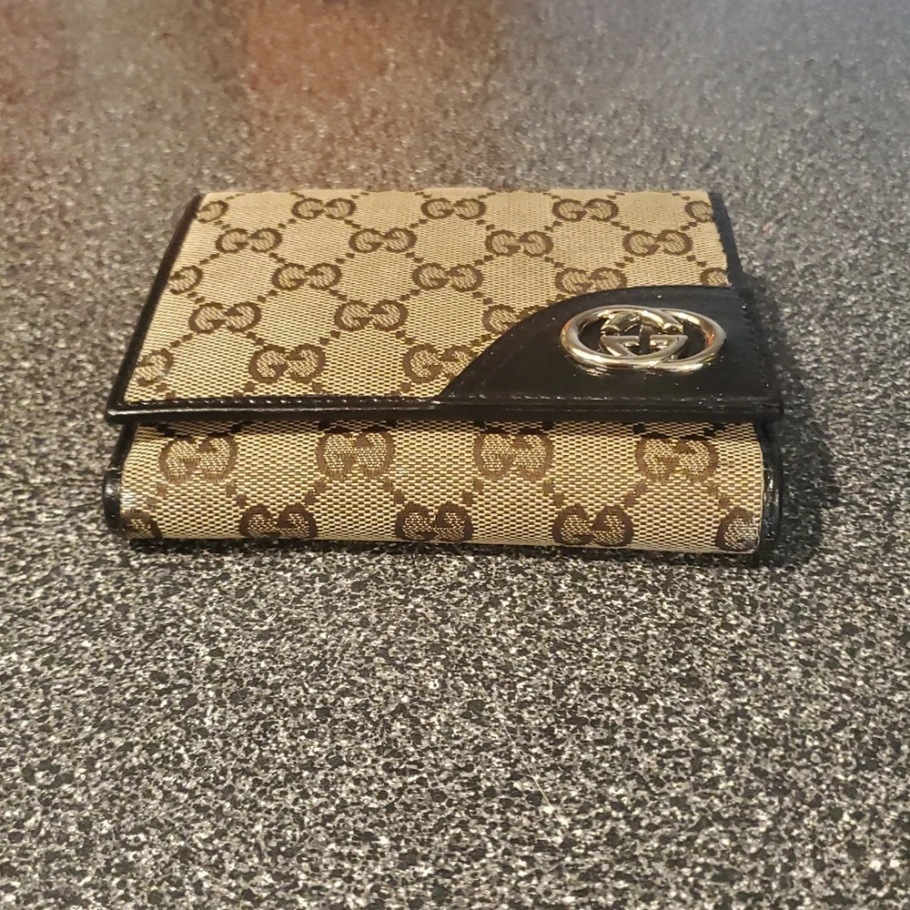 Gucci wallet monogram